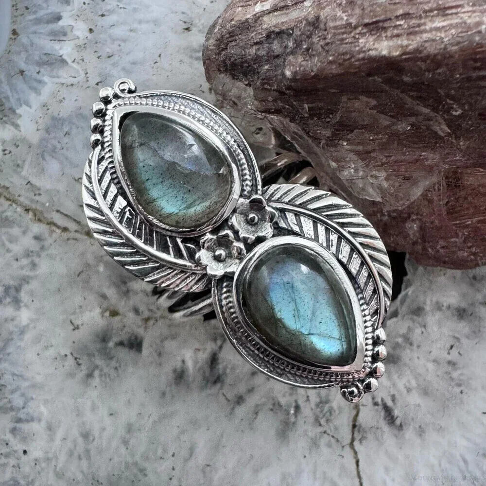 Sterling Southwestern Style Teardrop Labradorite Leaves Decorated Ring For Women